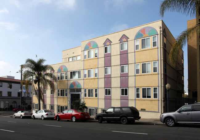 Grandview Apartments in San Diego, CA - Foto de edificio - Building Photo