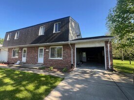 2336 Peppermill Rd in Lapeer, MI - Building Photo