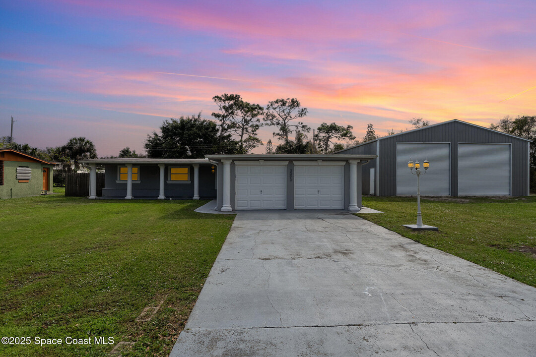 3093 Grace St in Melbourne, FL - Building Photo