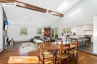 1083 Sagg Rd in Sag Harbor, NY - Foto de edificio - Building Photo