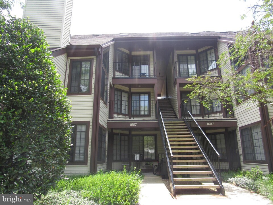1607 Airy Hill Ct in Crofton, MD - Building Photo