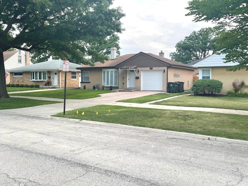 416 N Redfield Ct in Park Ridge, IL - Building Photo