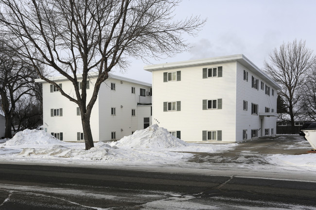 1902-1906 N Washington St in Bismarck, ND - Building Photo - Building Photo