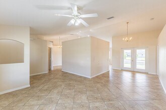 3303 SW 8th Ct in Cape Coral, FL - Foto de edificio - Building Photo