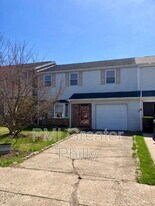 2466 Brandon Ct in Bensalem, PA - Building Photo