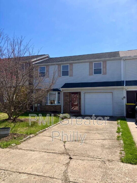 2466 Brandon Ct in Bensalem, PA - Building Photo