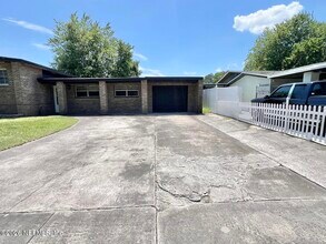 6634 Kinlock Dr in Jacksonville, FL - Building Photo - Building Photo