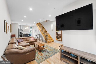 1207 E Oxford St in Philadelphia, PA - Building Photo - Building Photo