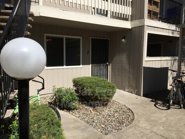 1412 N Cherry St in Chico, CA - Foto de edificio - Building Photo