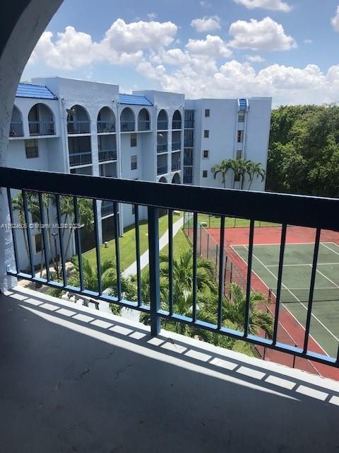 9440 Fontainebleau Blvd in Miami, FL - Building Photo - Building Photo