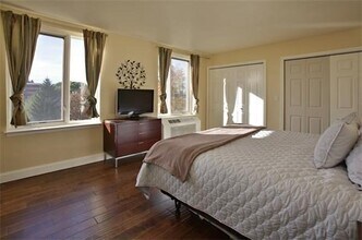 216 Saint Paul St, Unit 1 in Brookline, MA - Building Photo - Building Photo