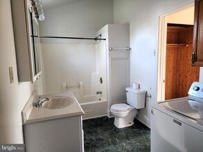 203 W 5th Ave in Ranson, WV - Foto de edificio - Building Photo