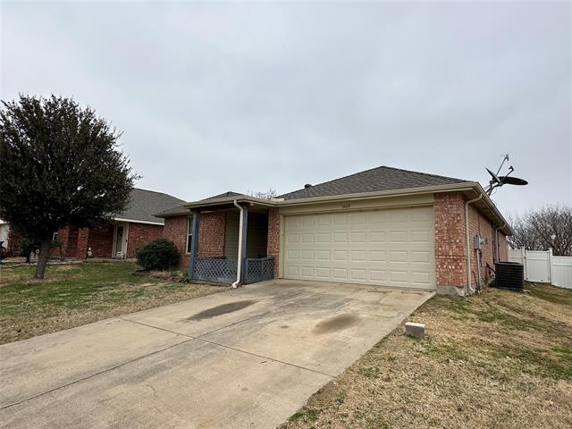 1408 1st St in Sanger, TX - Building Photo