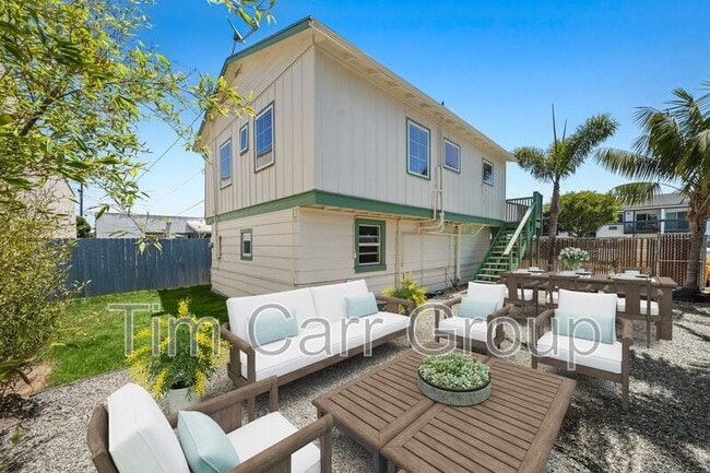 123 E 18th St in Costa Mesa, CA - Foto de edificio - Building Photo