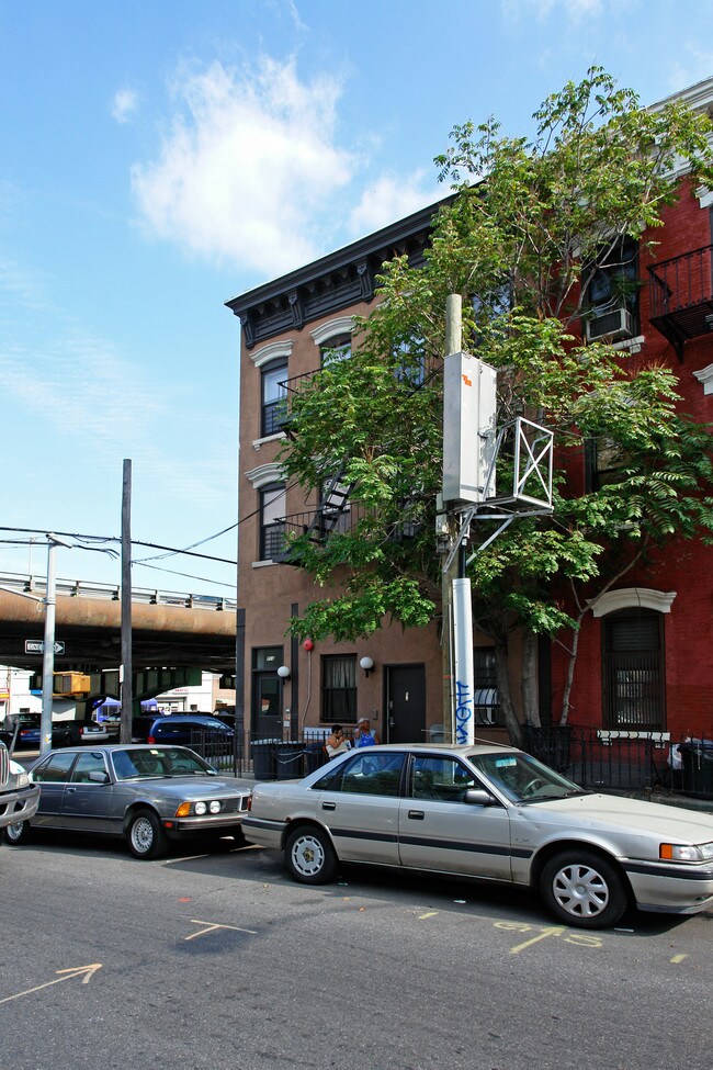 713 3rd Ave in Brooklyn, NY - Foto de edificio - Building Photo