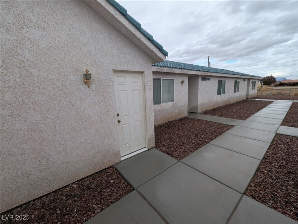 1080 Hall Ave in Pahrump, NV - Building Photo