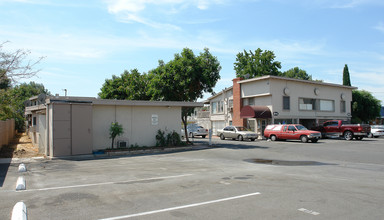 1840-1850 W Orangethorpe Ave in Fullerton, CA - Foto de edificio - Building Photo