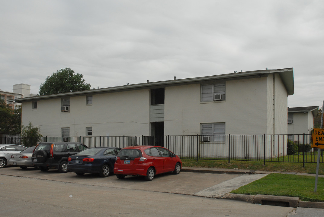 Woodhead Apartments in Houston, TX - Building Photo