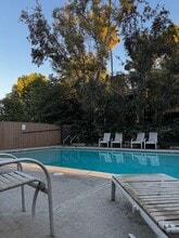 Pavillion Apartments in Van Nuys, CA - Foto de edificio - Building Photo