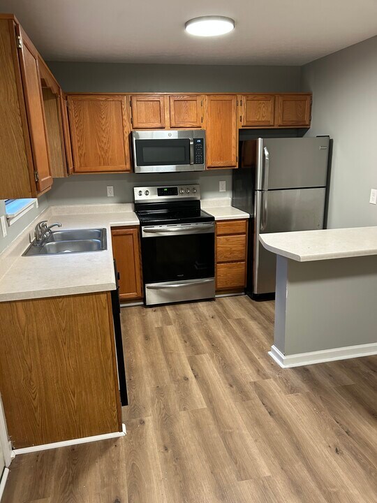 120 Creekwood Ave in Bowling Green, KY - Building Photo