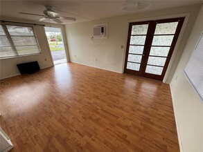 50 W Cowles St in Englewood, FL - Building Photo - Building Photo