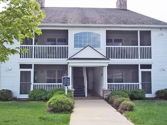 property at 2736 S Knightsbridge Cir