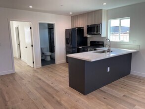 1529 Winona Blvd in Los Angeles, CA - Building Photo - Building Photo