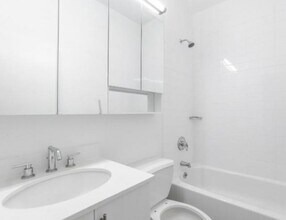 33 Bond St in Brooklyn, NY - Building Photo - Building Photo