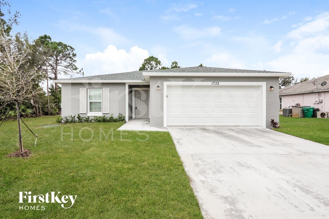 1732 SW Hilola Ln in Port St. Lucie, FL - Building Photo