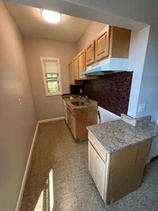 3 Sunderland St, Unit 3 in Boston, MA - Building Photo