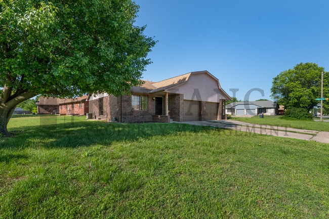 property at 6903 W O'Neil St