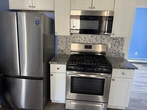 11 10th Ave, Unit Unit #2 in Haverhill, MA - Building Photo - Building Photo