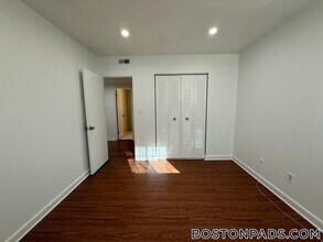 20 Hubbard Ave, Unit 2 in Cambridge, MA - Building Photo - Building Photo