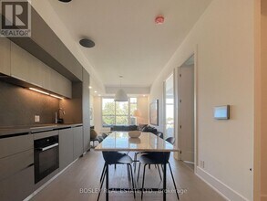 800-800 Broadview Ave in Toronto, ON - Building Photo - Building Photo