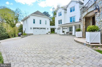 6329 Linway Terrace in McLean, VA - Building Photo - Building Photo