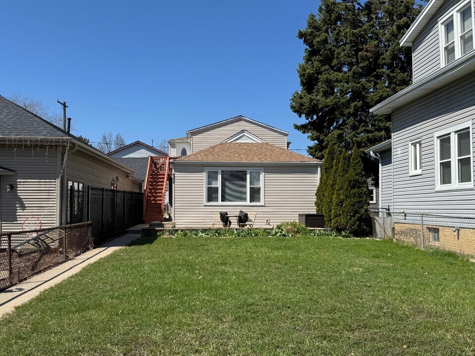 4334 N Newcastle Ave in Harwood Heights, IL - Building Photo