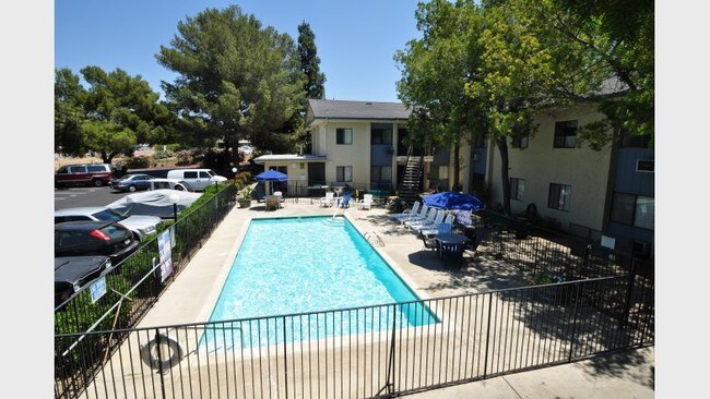 Sunset View Apartments in El Cajon, CA - Building Photo - Building Photo