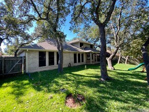 8911 Shady Leaf in San Antonio, TX - Foto de edificio - Building Photo