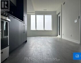 285 Dufferin St in Toronto, ON - Building Photo - Building Photo