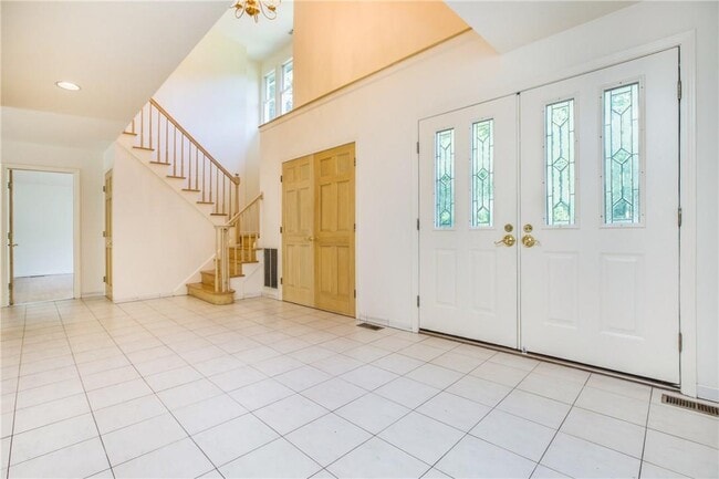 8 Beechtree Dr in Larchmont, NY - Building Photo - Building Photo