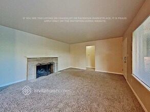 7628 194th St SW in Edmonds, WA - Foto de edificio - Building Photo