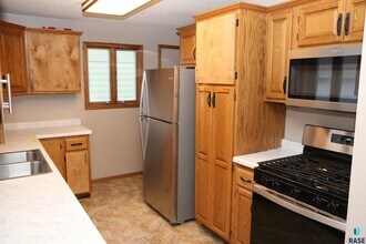 925 S Harrington Ave in Sioux Falls, SD - Building Photo - Building Photo