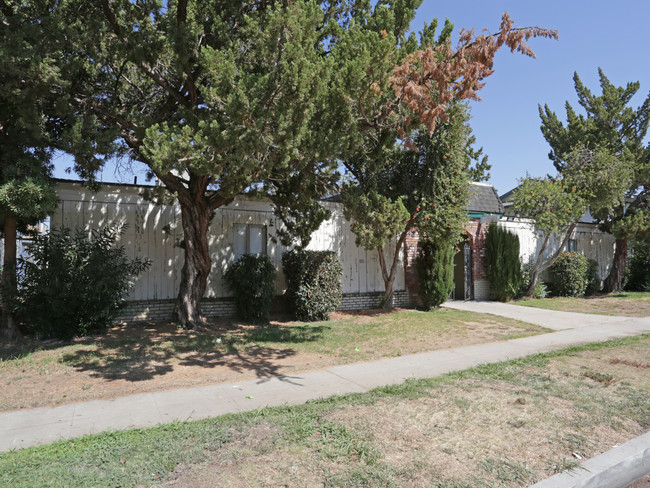 3339 E Fairmont Ave in Fresno, CA - Foto de edificio - Building Photo