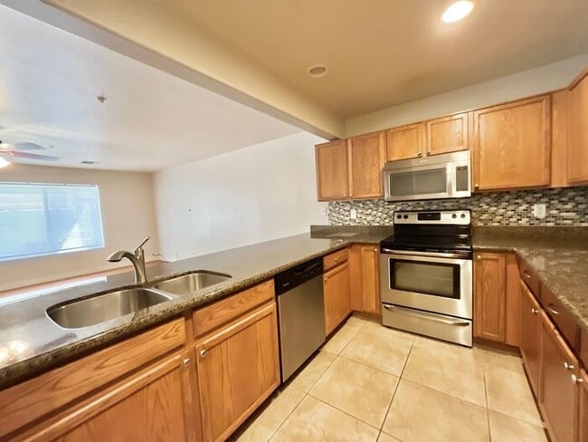 16021 N 30th St in Phoenix, AZ - Building Photo - Building Photo