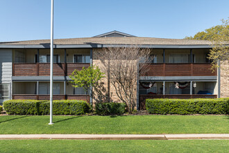 Spring Creek Apartments in Dallas, TX - Building Photo - Building Photo