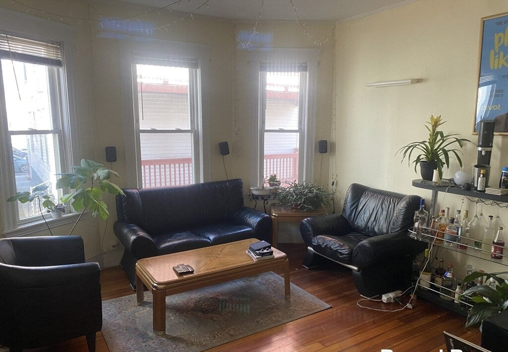 2 Imrie Rd in Boston, MA - Building Photo