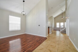 3079 Zander Dr in Grand Island, FL - Foto de edificio - Building Photo