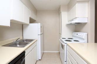 Newport Granada Apartments in Oklahoma City, OK - Building Photo - Interior Photo