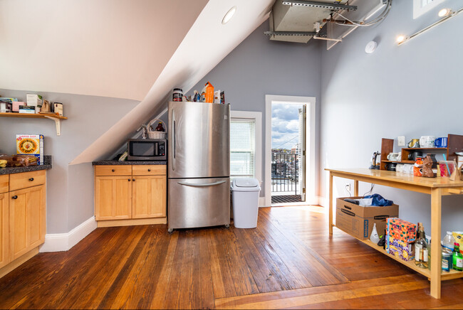 98 Elm St, Unit 1 in Somerville, MA - Building Photo - Building Photo