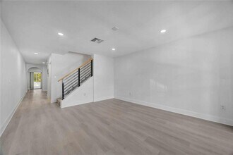 727 Kensington Lake Cir in Brandon, FL - Building Photo - Building Photo